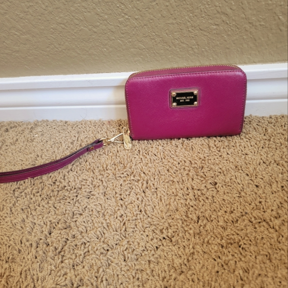 Michael Kors wristlet - Picture 5 of 7